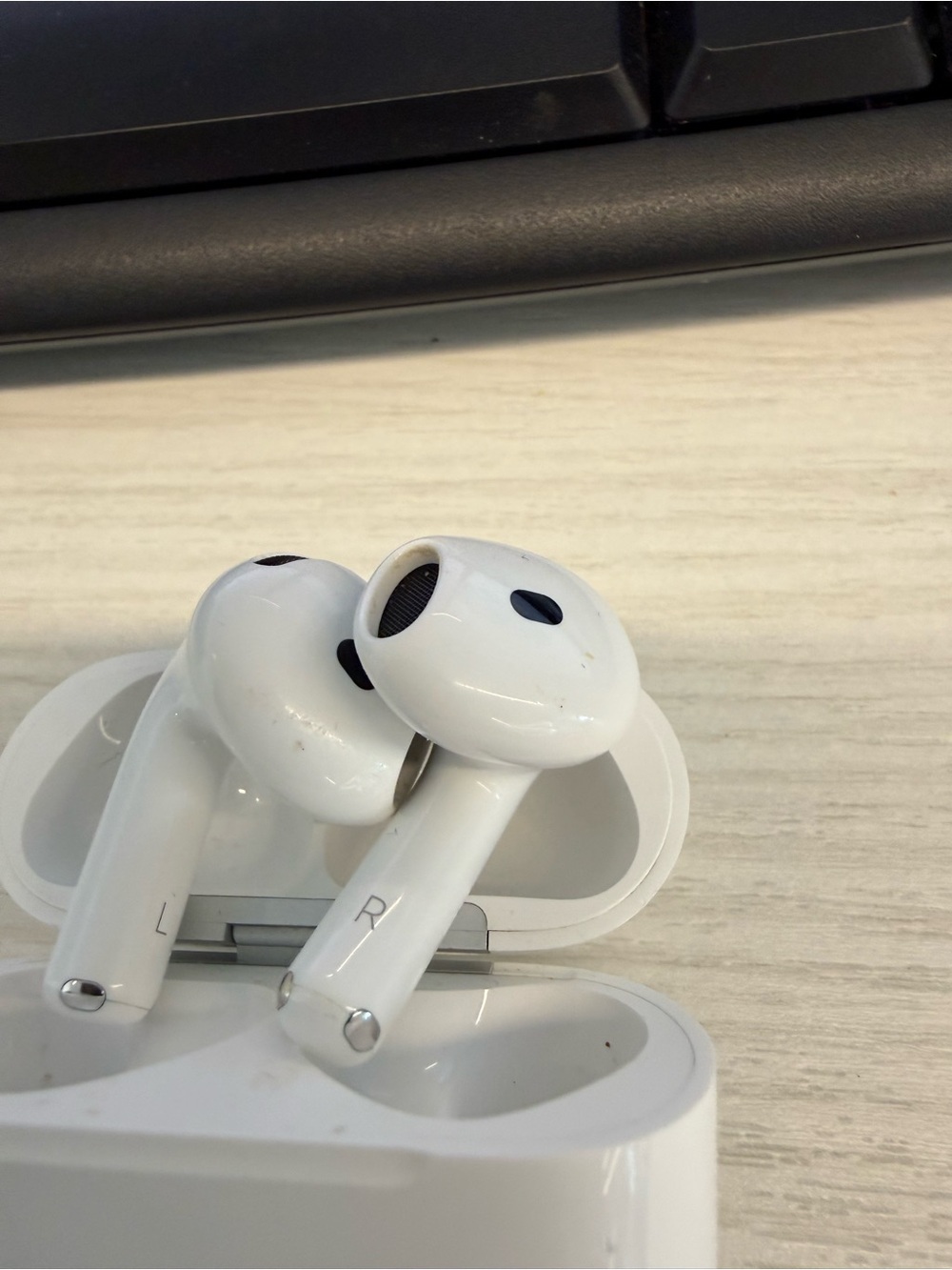 White Wireless AirPods with Charging Case